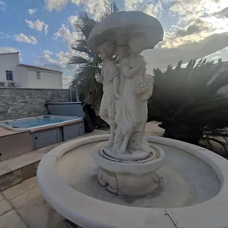 5, El Pueblo Au Village Naturiste