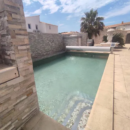 5, El Pueblo Au Village Naturiste *