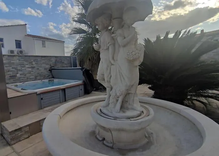 5, El Pueblo Au Village Naturiste