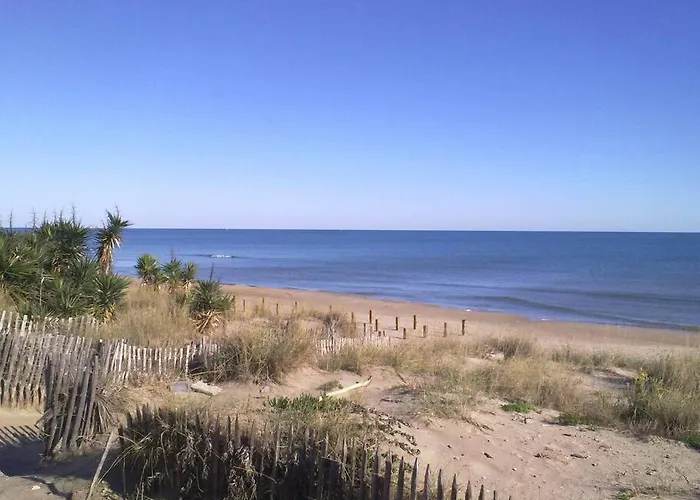 5, El Pueblo Au Village Naturiste