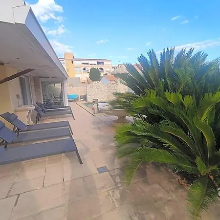 5, El Pueblo Au Village Naturiste