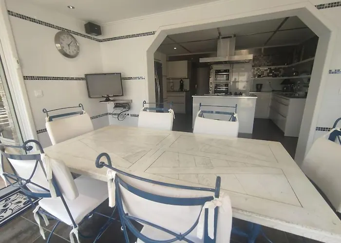 5, El Pueblo Au Village Naturiste *