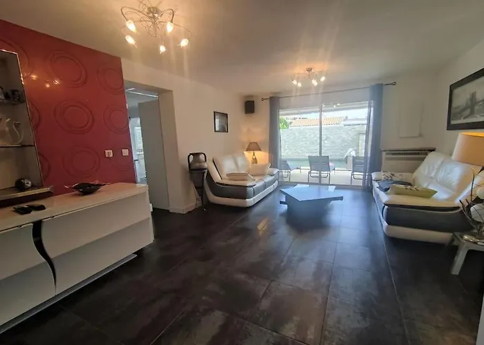 5, El Pueblo Au Village Naturiste *