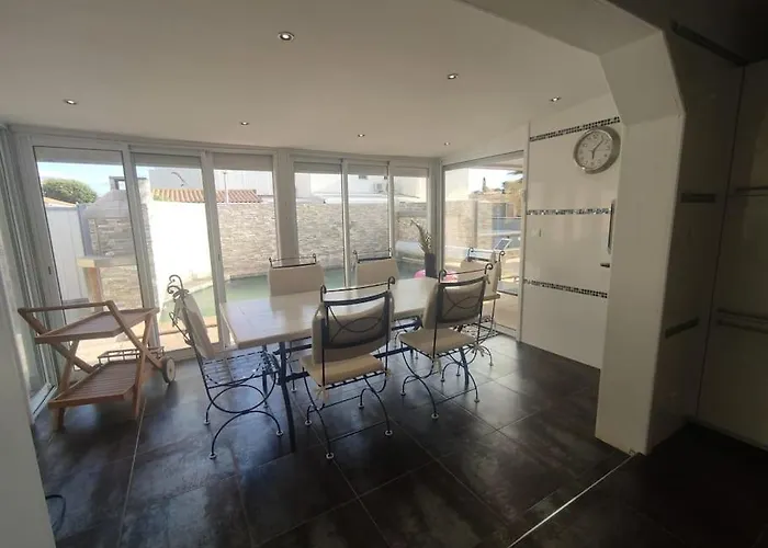 5, El Pueblo Au Village Naturiste