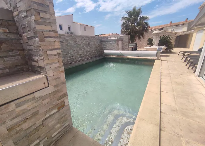 5, El Pueblo Au Village Naturiste *